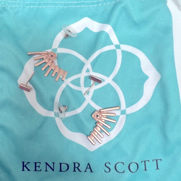 Kendra Scott Kellan 2 way ear climbers. Can be worn with or without the climber - Picture 2 of 3